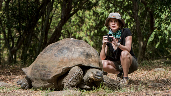 Galapagos 20160613 Model with Galapagos Giant Tortoise 396 VEN
